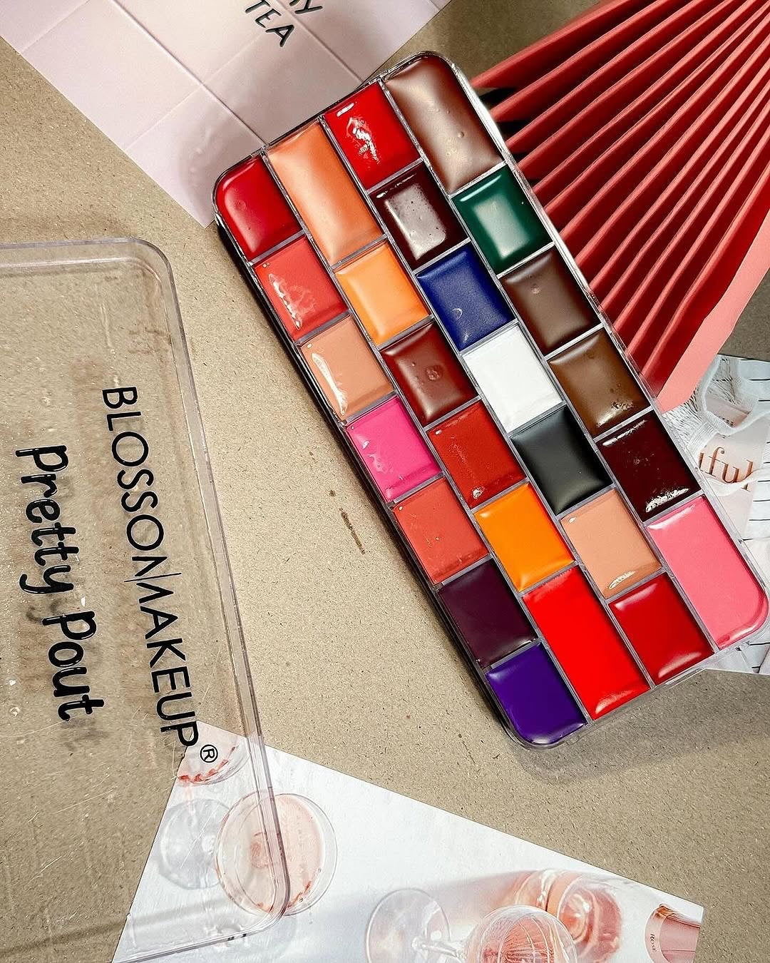 BLOSSOM PRETTY POUT 26 COLORS LIP PALETTE