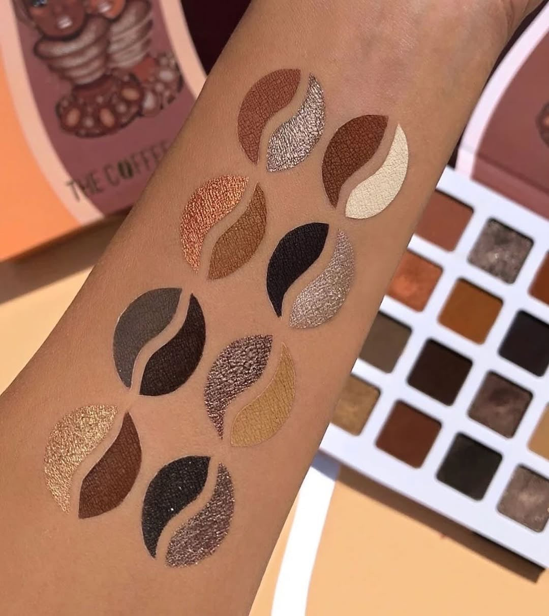 JUVIAS PLACE THE COFFEE SHOP EYESHADOW PALETTE