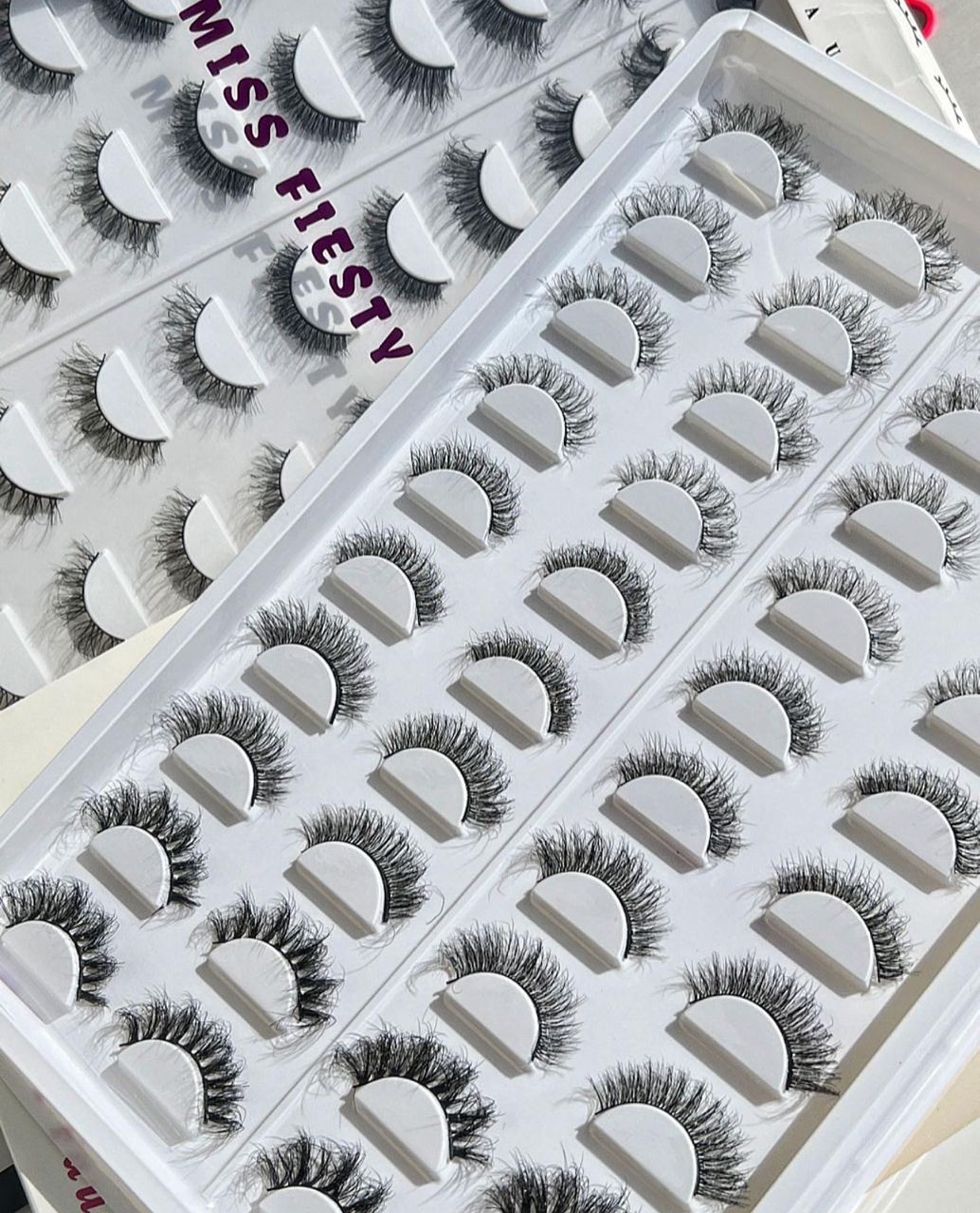 WYNKK 20 in 1 LASH TRAY (MISS FIESTY)