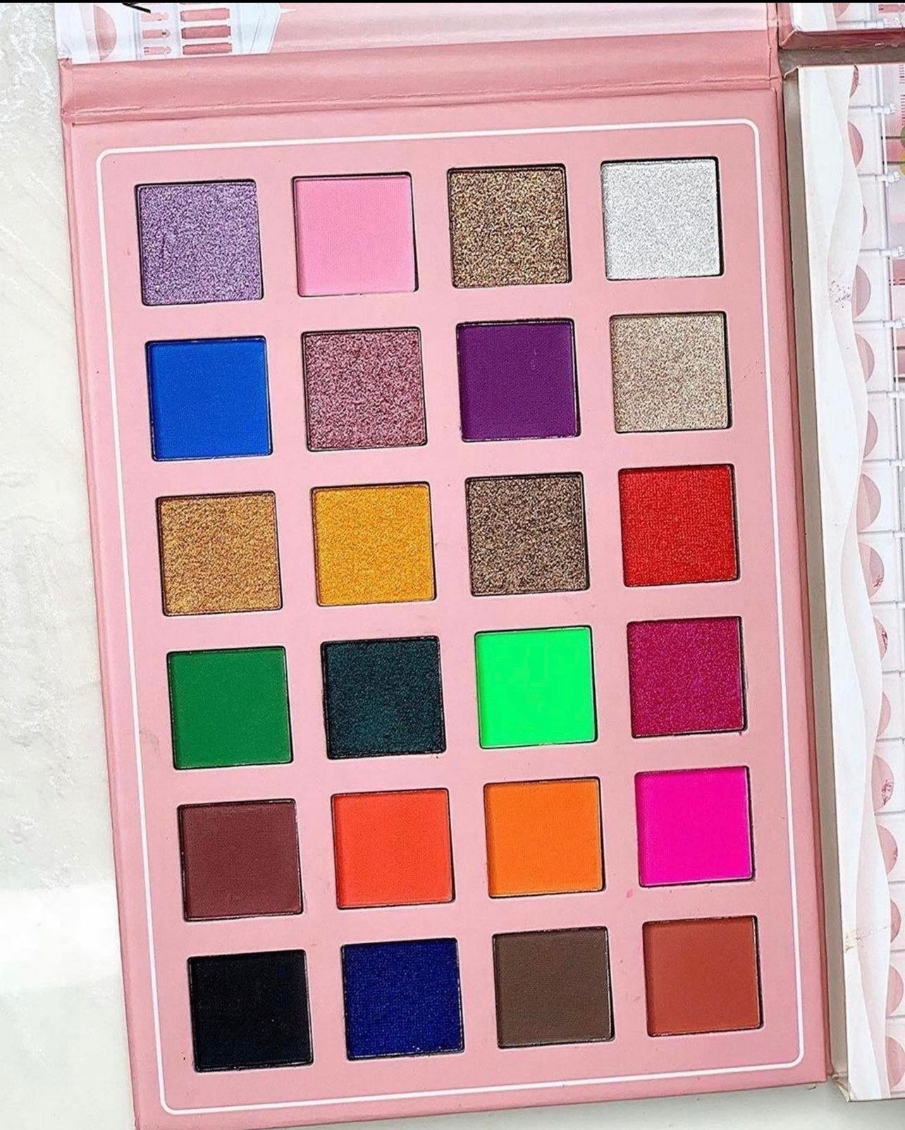 AVOUR QUEEN CITY EYESHADOW PALETTE