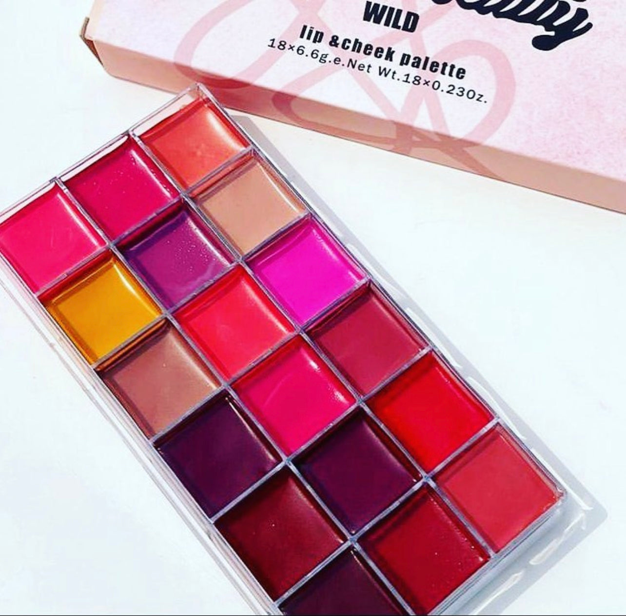 VEE BEAUTY LIP PALETTE