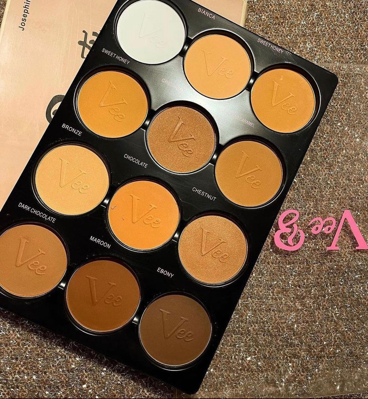 VEE BEAUTY 12 IN 1 POWDER PALETTE